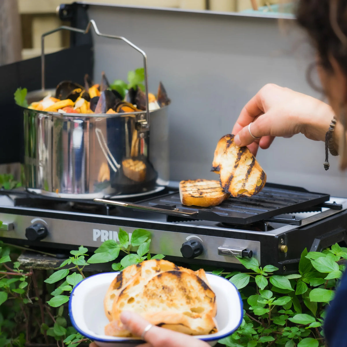 P738018_campfire-griddle-plate_lisalowenborg_2016-1