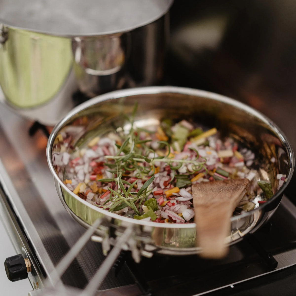 P738000_frying-pan_@cuddlingcarrots_2019-02